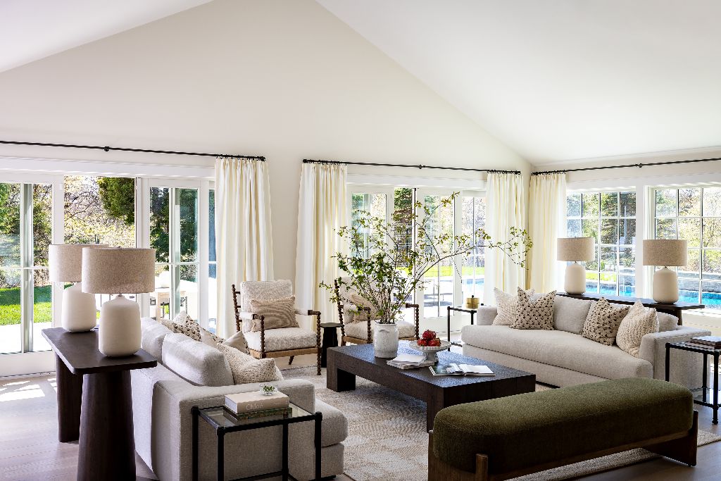 15 Deer Run — Living room